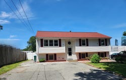 22 Osceola Ln, Billerica, MA 01821