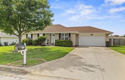 111 Spruce Avenue, Clever, MO 65631
