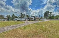 1817 Southern Acres Loop, Dillon, SC 29536