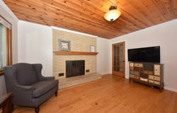 380 Glenview Ln, Grafton, WI 53024