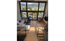 606 CASCADE AVE, Hood River, OR 97031