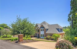 7 Hawthorne Ln, Irwin, PA 15642