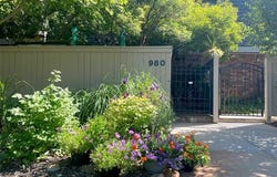 980 Stratford Lane E, Bloomfield Hills, MI 48304