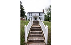 405 E 2nd Street, Farmville, VA 23901