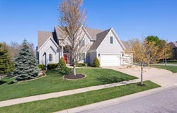 8127 Lone Elm Road, Lenexa, KS 66220