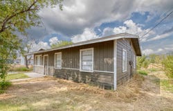 315 E Bexar St, Crystal City, TX 78839