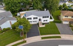 31 Shearn Drive, Middlesex, NJ 08846