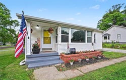 210 Dewey Avenue, Gower, MO 64454