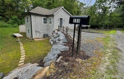 153 Arrowood Corner Road, Mars Hill, NC 28754