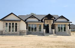 100 PIONEER TRL, Adkins, TX 78101