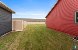 218 Creekside Ave, Harrisburg, SD 57032-2495