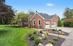207 N Hayden Parkway, Hudson, OH 44236