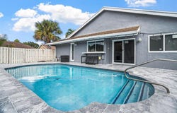 8810 Paradise Ct, Tamarac, FL 33321
