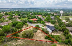 105 Glen Oaks Dr, Kerrville, TX 78028