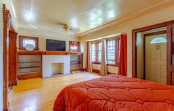 2718 N 49th St, Milwaukee, WI 53210