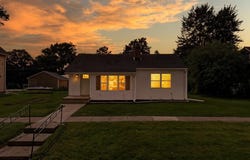 1103 N Iowa Ave, IA 52353