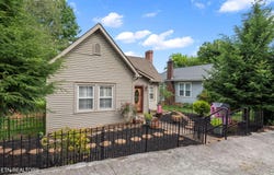 813 Trenton St, Harriman, TN 37748