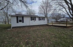 1121 SW 6TH Street, Fairfield, IL 62837