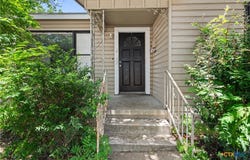 1902 E Red River Street, Victoria, TX 77901