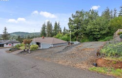 808 E 14TH ST, Coquille, OR 97423