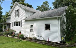 7 Eagle Street, Hanover, NY 14062