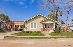 104 E Stayton Avenue, Victoria, TX 77901