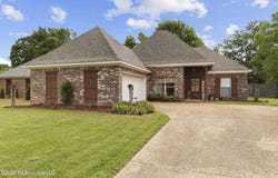 137 Creekside Drive, Canton, MS 39046