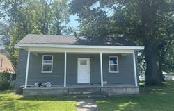 564 North ST, Marshall, MO 65340