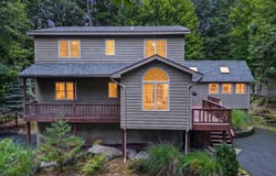 136 Eastwood Drive, Greentown, PA 18426