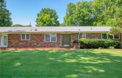 205 E Quesenbury AVE, Sallisaw, OK 74955
