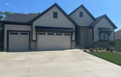 22428 W 90th Terrace, Lenexa, KS 66227