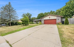 2381 Mapleview Street SE, Kentwood, MI 49508