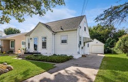 2911 Meadowbrook Drive SE, Cedar Rapids, IA 52403