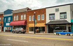 E 115 Broadway St, Lenoir City, TN 37771