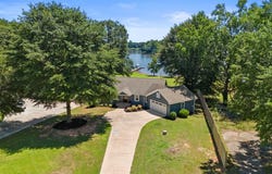 105 Walker Road, Campobello, SC 29322-948
