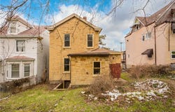 208 Linnview Ave., Carrick, PA 15210
