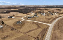 2818 W Drive, Parnell, IA 52325