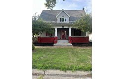 121 E COURT Street, Farmington, IL 61531