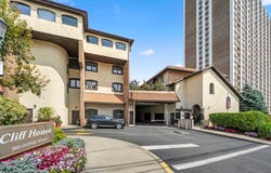 300 Gorge Rd, Cliffside Park Boro, NJ 07010-2759
