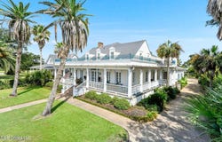 120 W Scenic Drive, Pass Christian, MS 39571