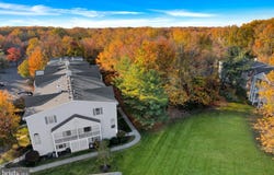 23 VERSAILLES COURT, HAMILTON, NJ 08619