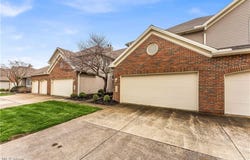 120 Ambleside Way, Amherst, OH 44001