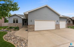 2213 S Purdue Ave, Sioux Falls, SD 57106