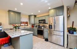 806 E Chestnut St, Harrisburg, SD 57032