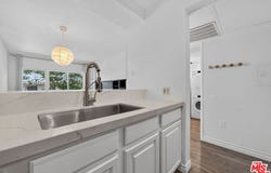 950 N Kings Rd, West Hollywood, CA 90069