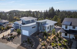 557 SEA VIEW Dr, Manzanita, OR 97130