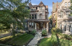 1466 Saint James Ct, Louisville, KY 40208