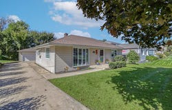 1048 Hermes Avenue, Lemont, IL 60439