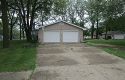 1121  10th St, Hawarden, IA 51023