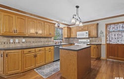 221 GLENN Drive, Chatham, IL 62629